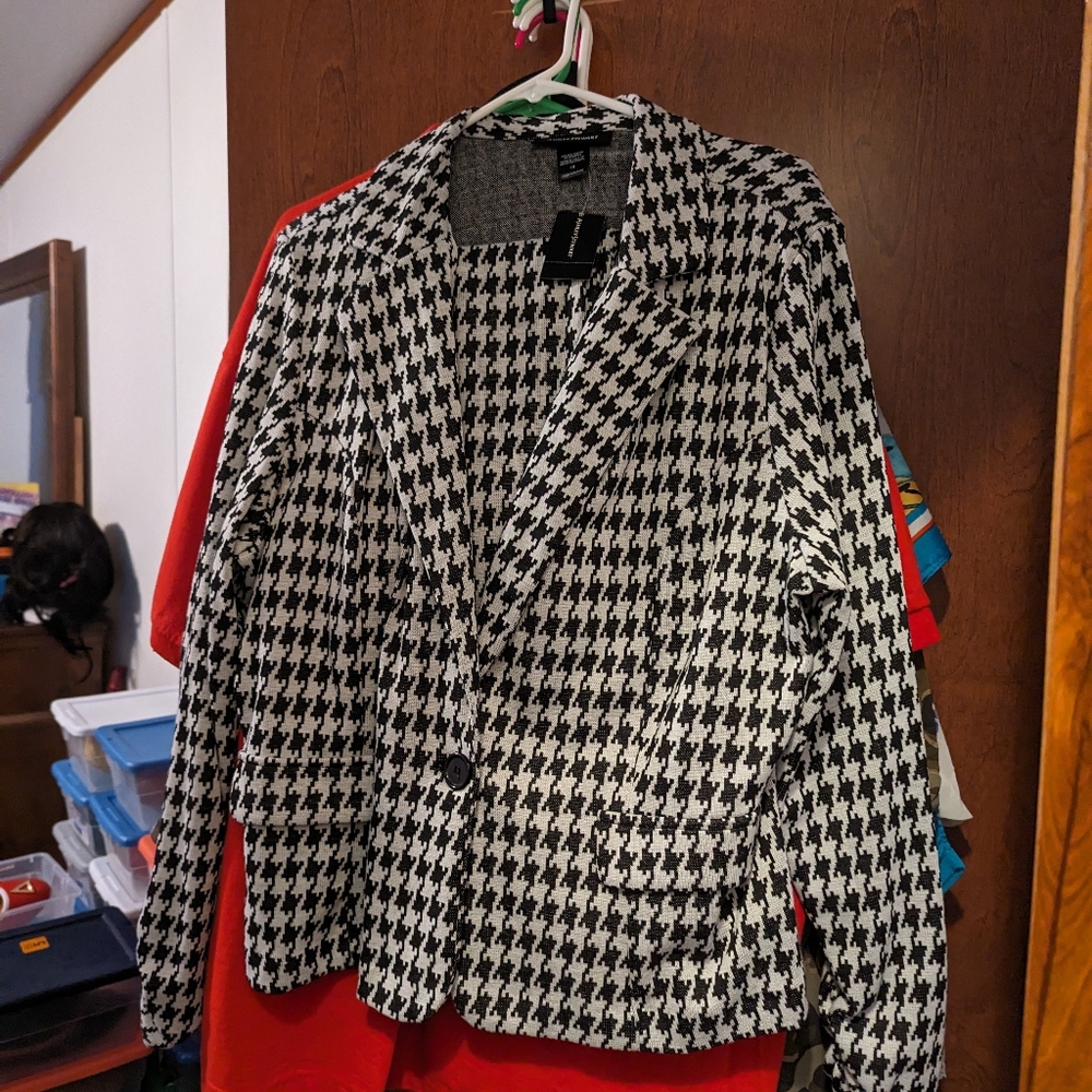 Dresses - Picture 5 of 8